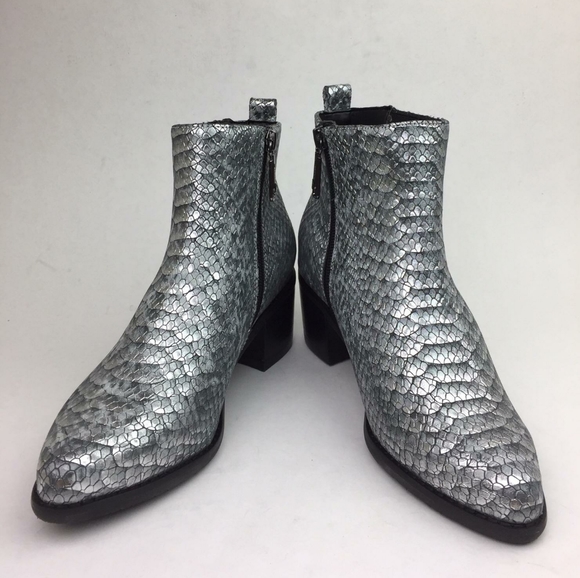 Blondo Elvina Waterproof Bootie 7.5. Narrow at toe - Picture 2 of 14